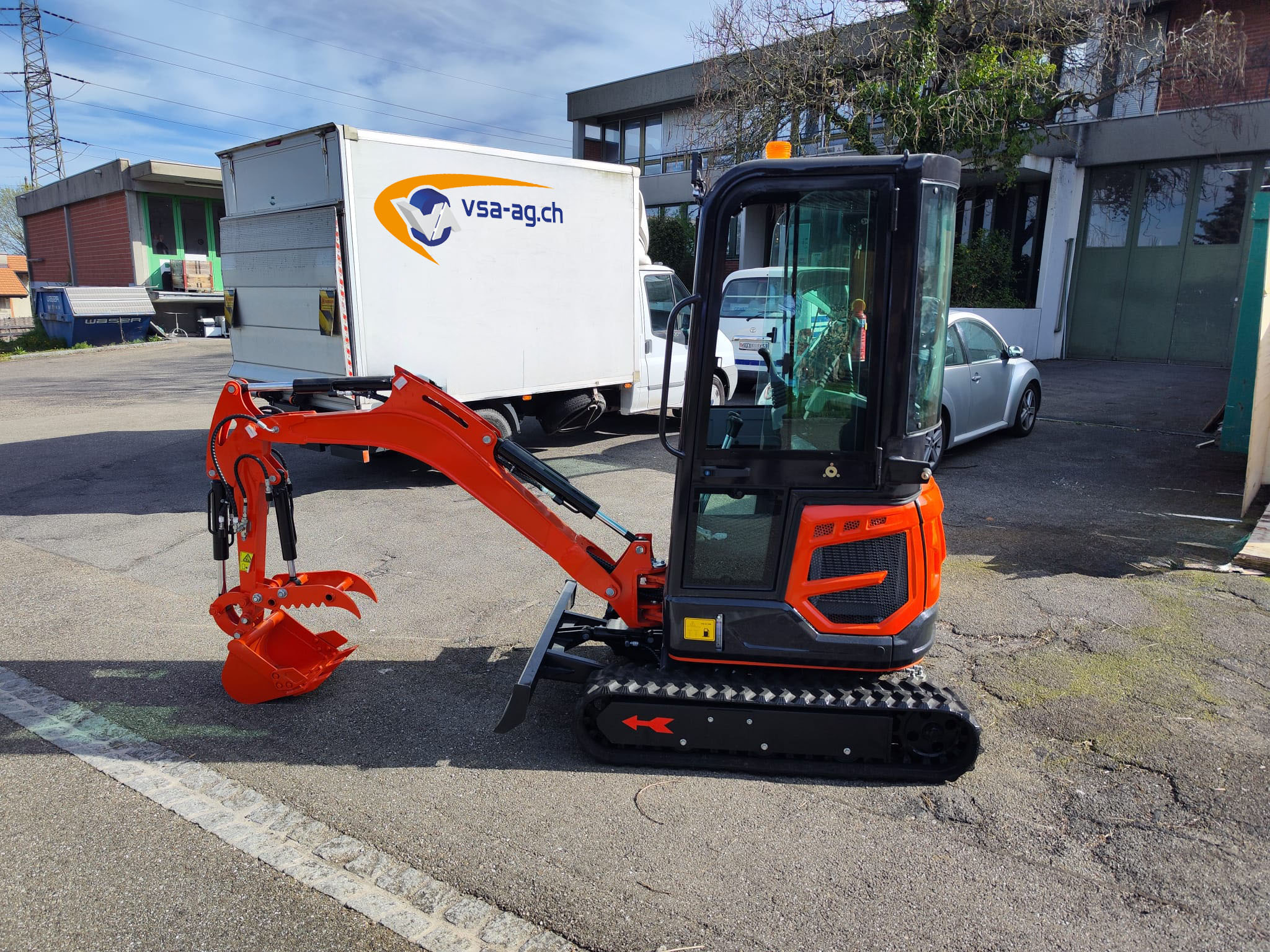 Minibagger 1.8t mit geschlossener Kabine Minibagger 1.8t mit geschlossener Kabine