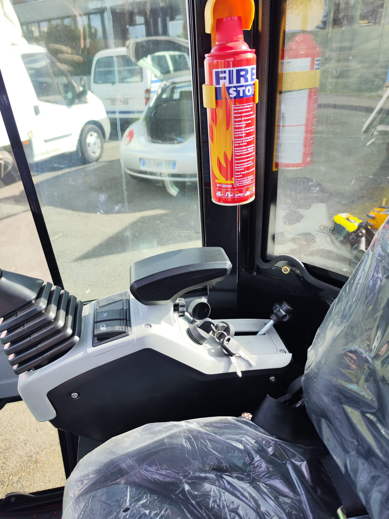 Minibagger 1.8t mit geschlossener Kabine Minibagger 1.8t mit geschlossener Kabine